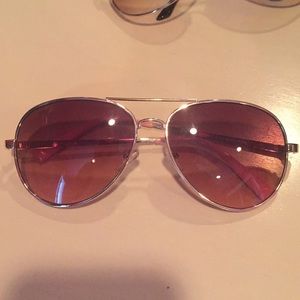 Cute sunglasses in great condition!